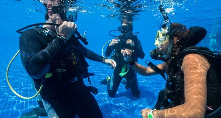 scuba-diving-certification-cost-PRINCIPAL-precio-curso-de-buceo-900x480